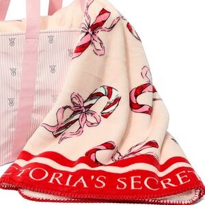 NWT VICTORIA’S SECRET Cozy Throw Blanket NEW